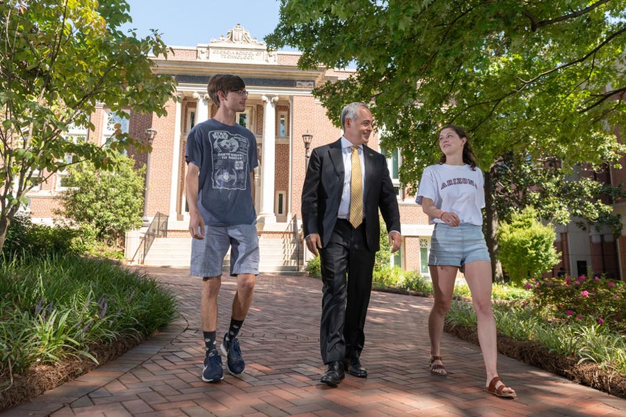 President Cabrera talks to students.